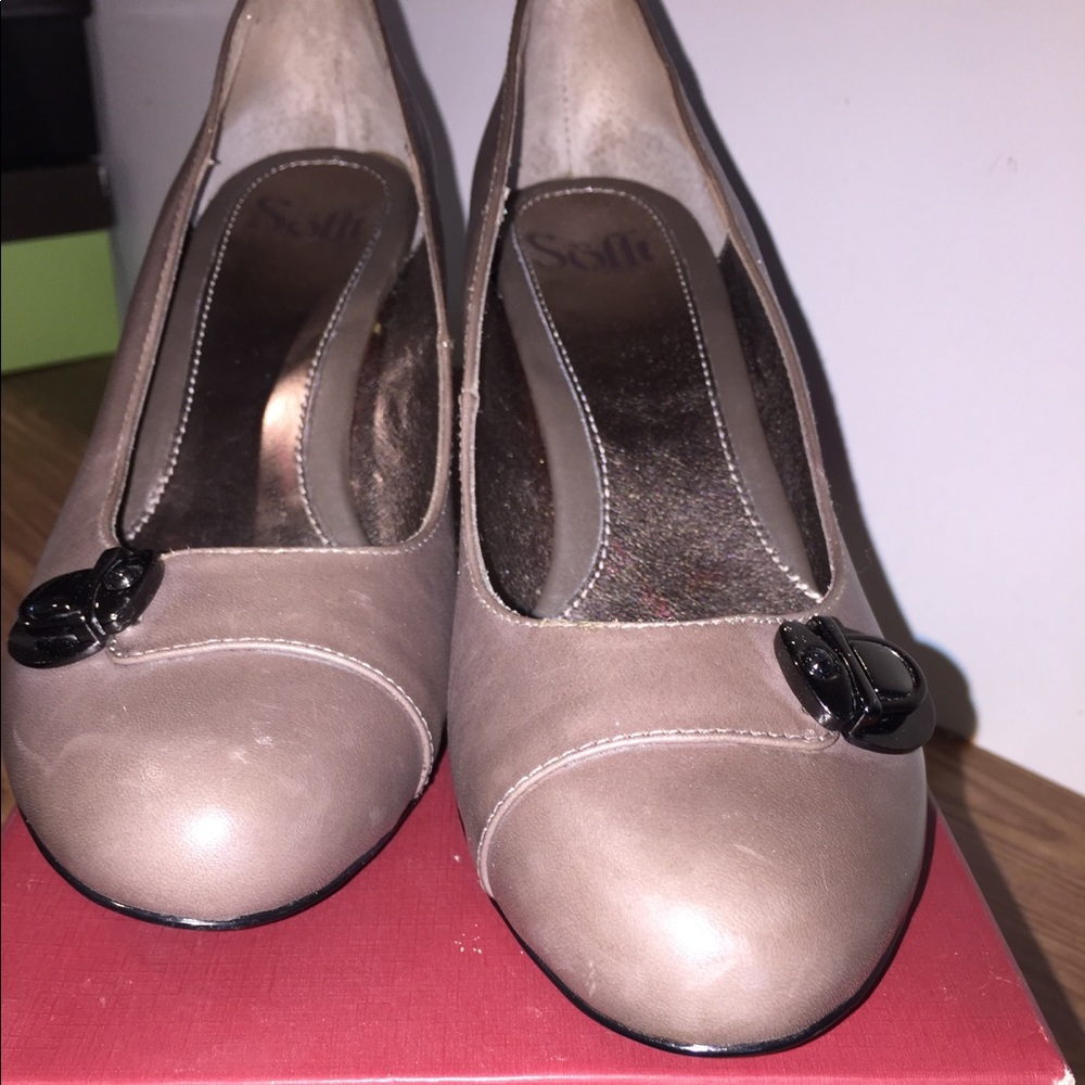 Sofft grey pumps